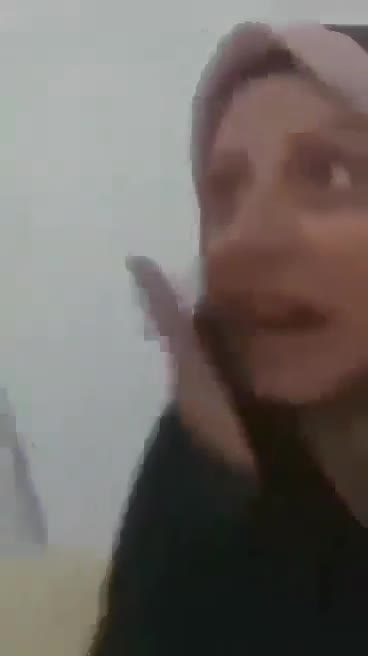 سكس مصري في الشغل لبوه محجبة تمص زبر صاحبها وهو بيصور